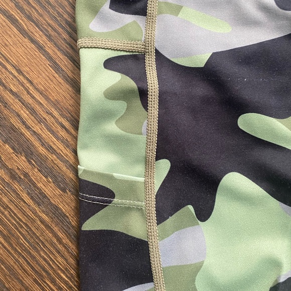 Zyia camo light n tight leggings with pocket size 14-16 GUC - Picture 4 of 5